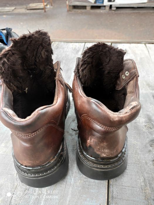 Продам кроссовки кожаные