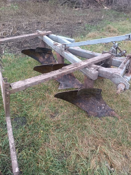 Продам плуг бомет 3 -х корпусний 3/35