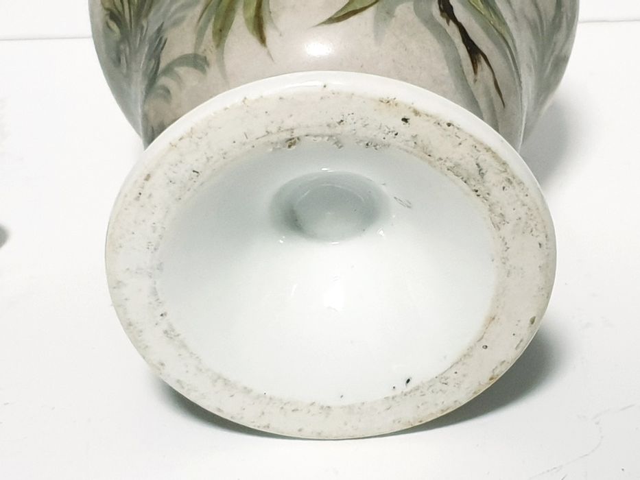 Lindissima antiga garrafa/frasco em porcelana pintada à mão  Sec. XIX