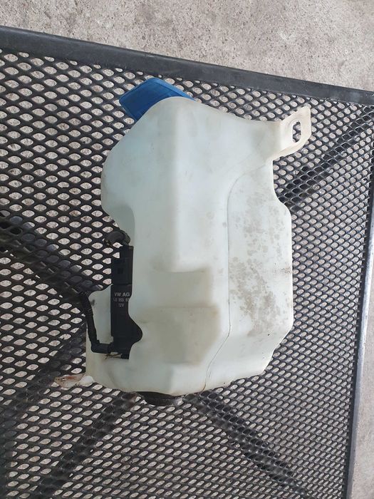 Zbiorniczek pompka spryskiwaczy Seat Toledo 2 kpl sprawne