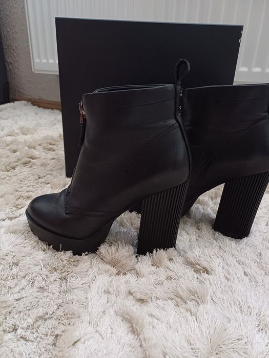Жіночі шкіряні ботильони тм PREPPY р.38 стан ідеальний