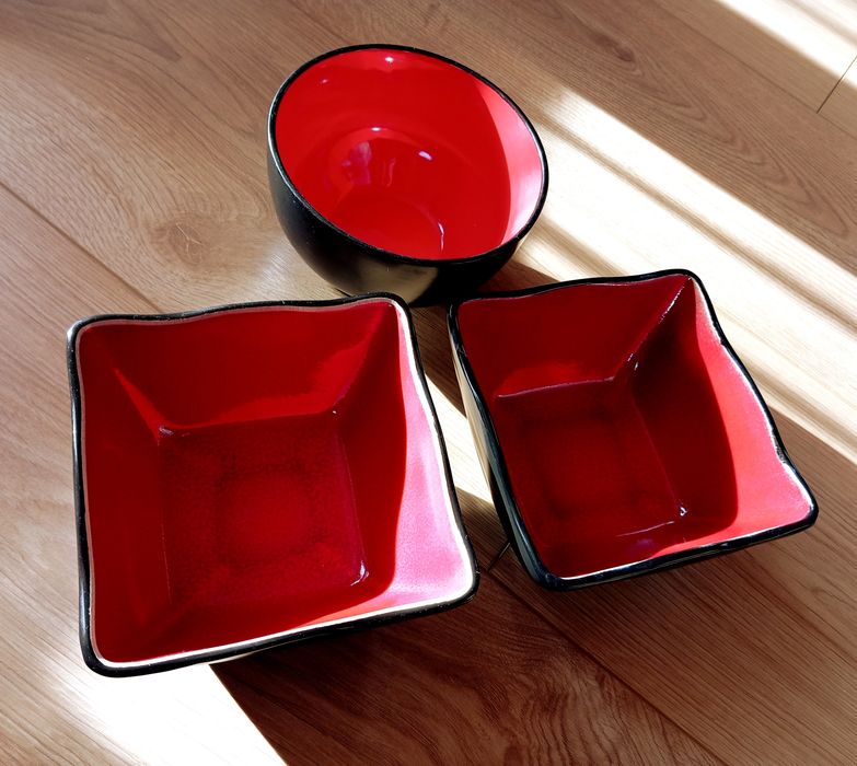 Salaterki miseczki czarno czerwone