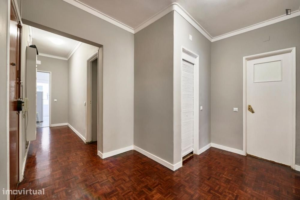 Quarto - localizado em Benfica Lisbon