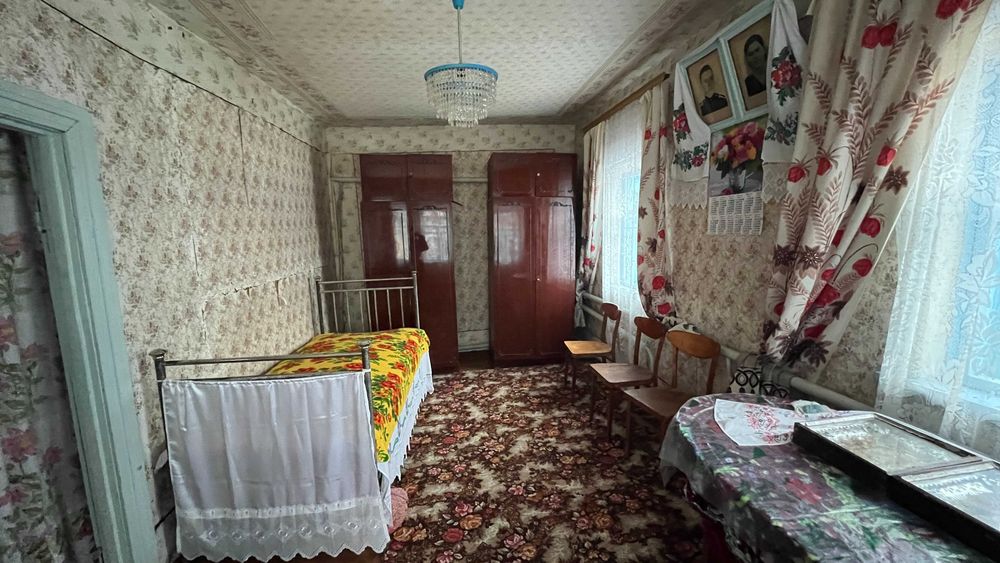 Продаж будинку в селі Русанів, 3 кімнати, газ, ділянка 25 соток, центр