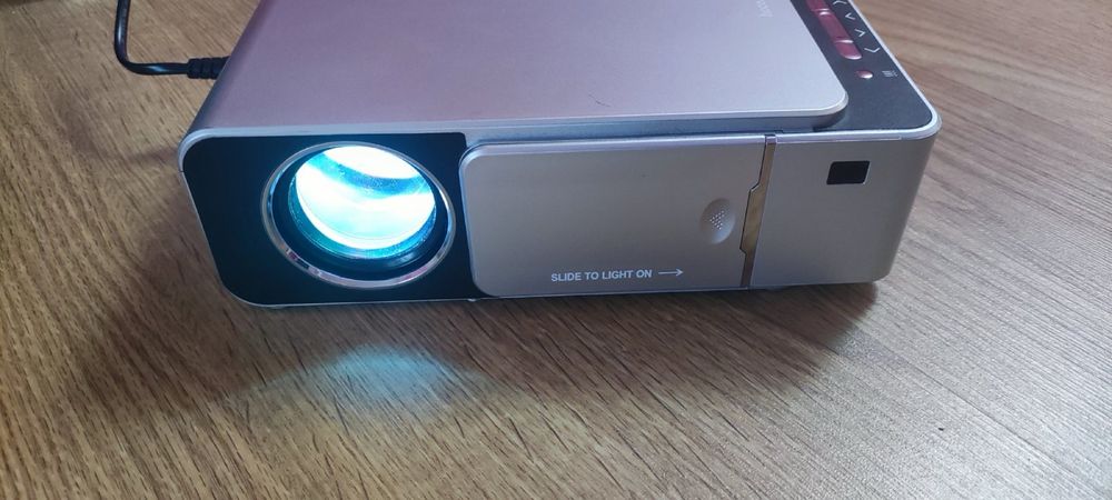 Портативний проектор HOCO DI08