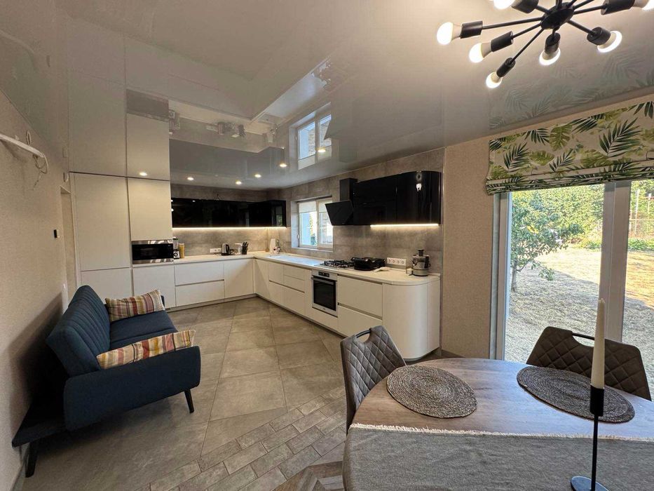 Продаю 3-этажный дом (р-н Водолея)и1