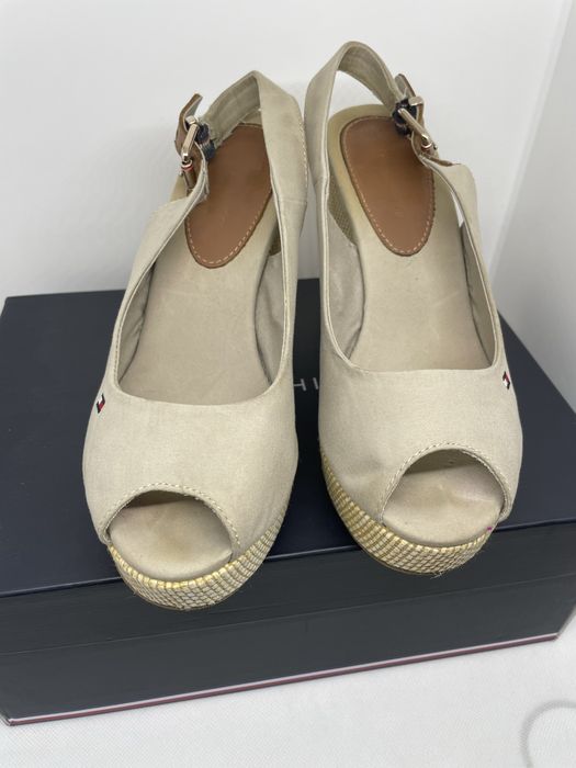 Buty Tommy Hilfiger Sandały Iconic Elena Sling Back Wedge FW0FW04789