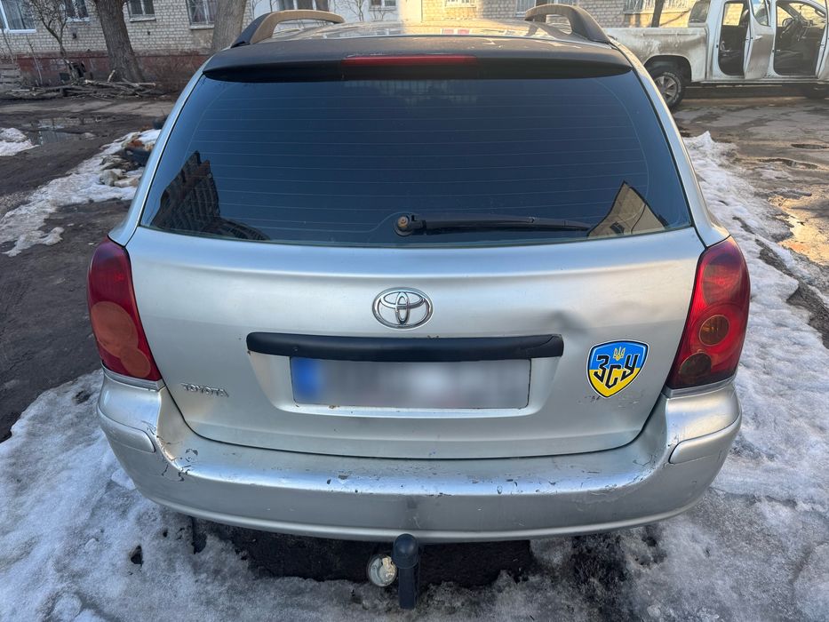 Тойота Авенсіс 2.0