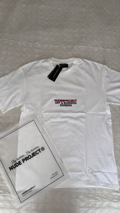 T-shirt Nude Project