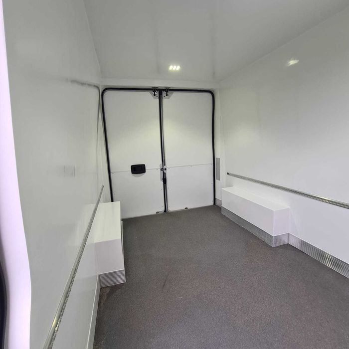 Zabudowa izoterma chłodnia  Furgon dostawczy