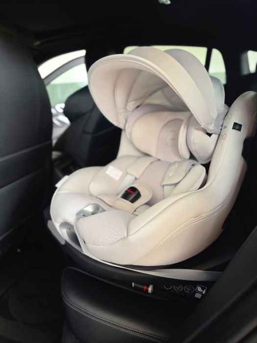 Дитяче автокрісло з базою  Cybex Sirona Ti світло сіре