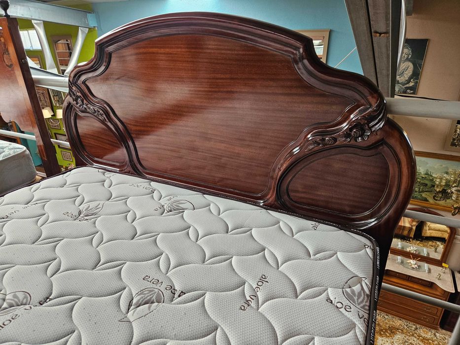 Cama com estrado e colchão - óptimo estado geral