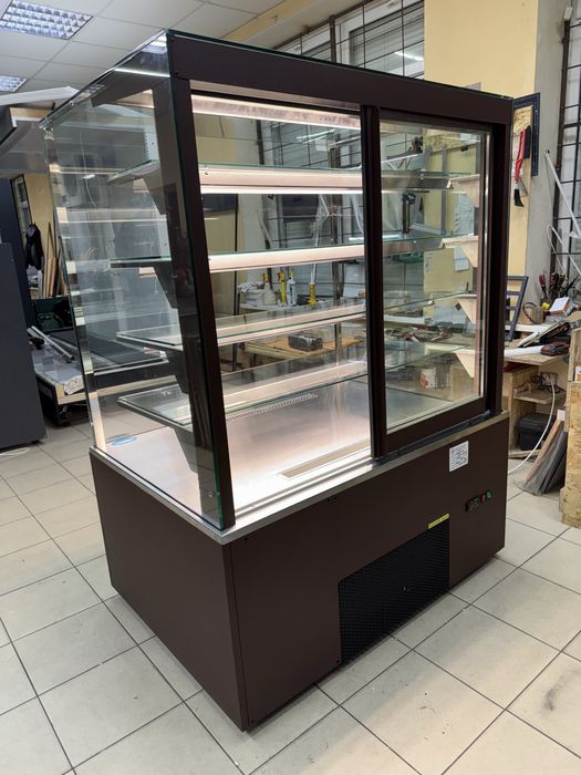 Вітрина для десертів.НОВА