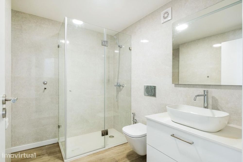Moradia Geminada T3 + 1 com piscina, São Miguel das Encostas...