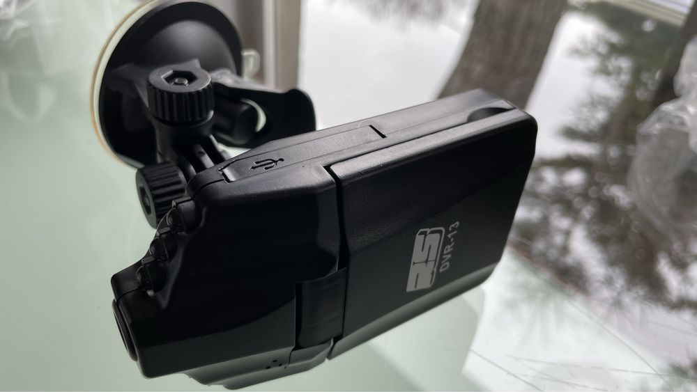 автомобільний відеореєстратор RS DVR -13