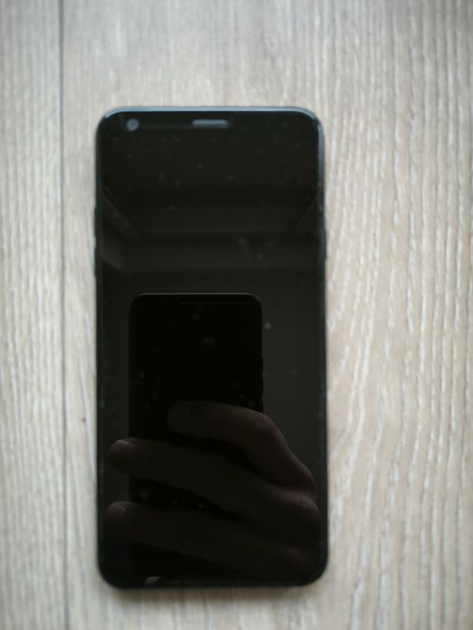 LG Q7 telefon smartphone uszkodzony