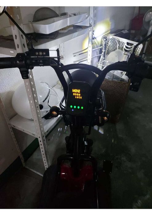 Triciclo elétrico menos de 1 ano de uso