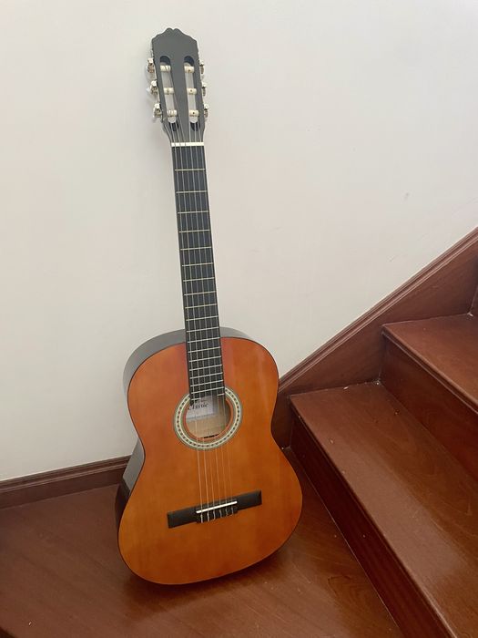 Guitarra clássica nova