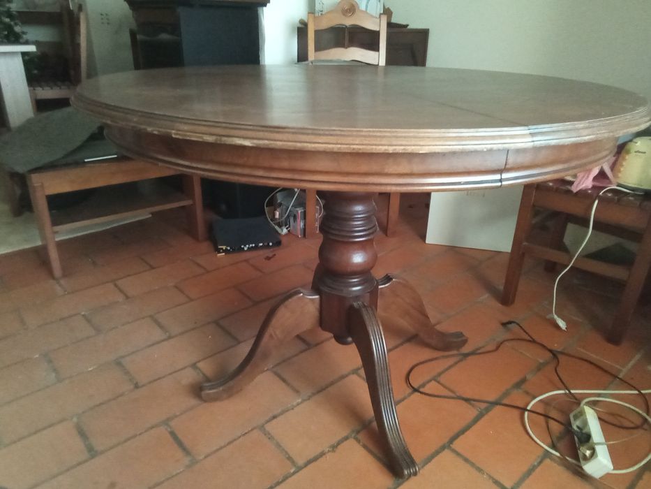 Vendo mesa modelo antigo em bom estado
