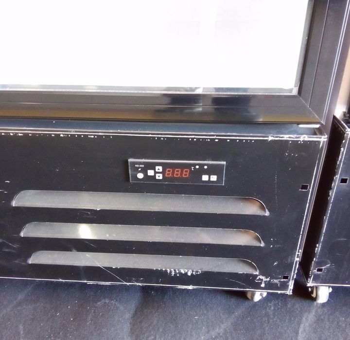 Armários de Exposição Refrigerados. Restauração