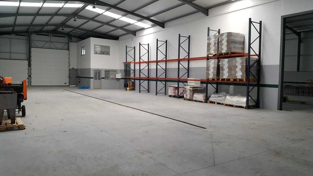 Alugo espaço por m2 de armazém ao dia / semana / mês