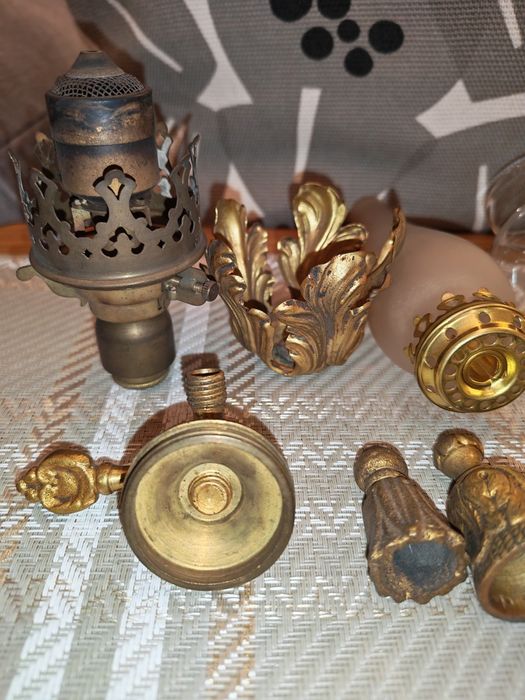 Kominki, części do lampy naftowej i świecznika