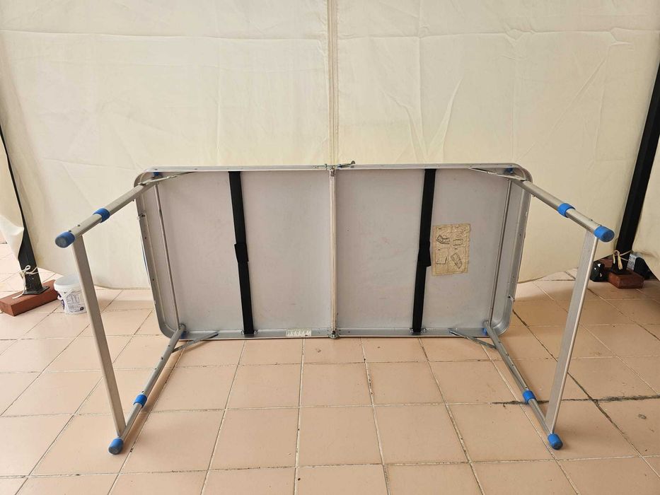 Mesa de piquenique exterior