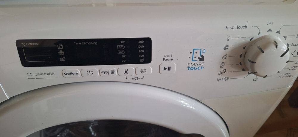 Máquina de lavar roupa Candy CS 1282DE-S com avaria, na placa