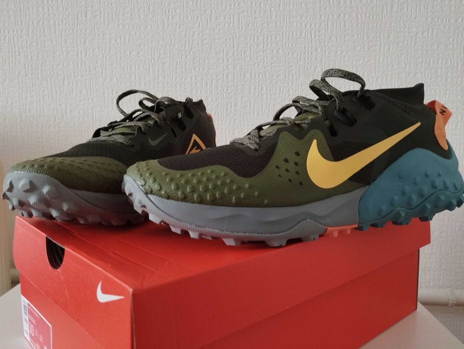 Adidas\ Nike- Wildhorse 6