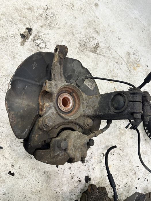 Volkswagen Trasnporter T5 zwrotnica kopyto  przod prawa lewa 1.9 TDI
