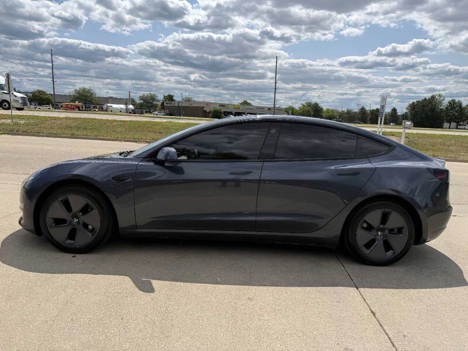 Tesla Model 3 Long Range      2022