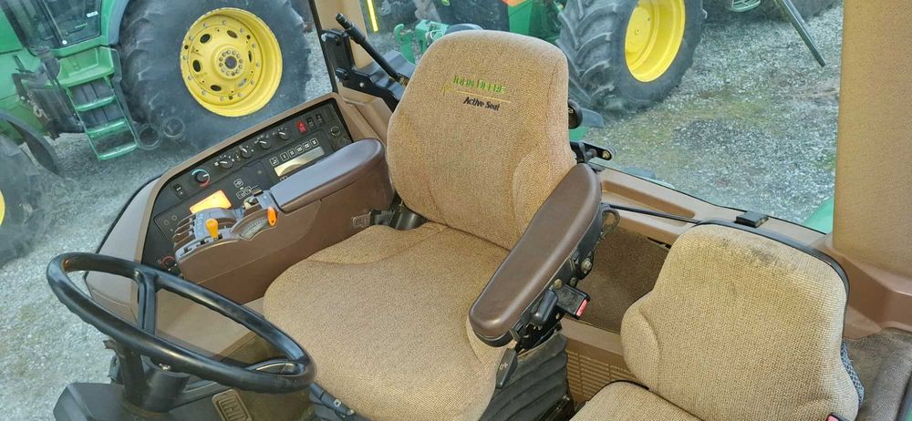 Ciągnik JOHN DEERE 8220
