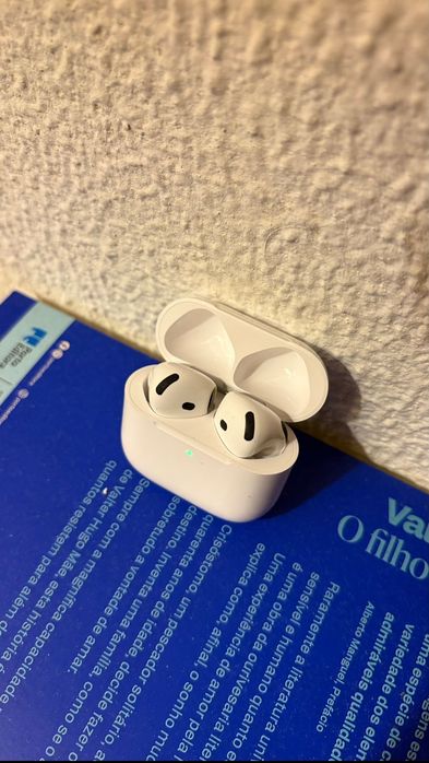 AirPods Pro 4 Apple