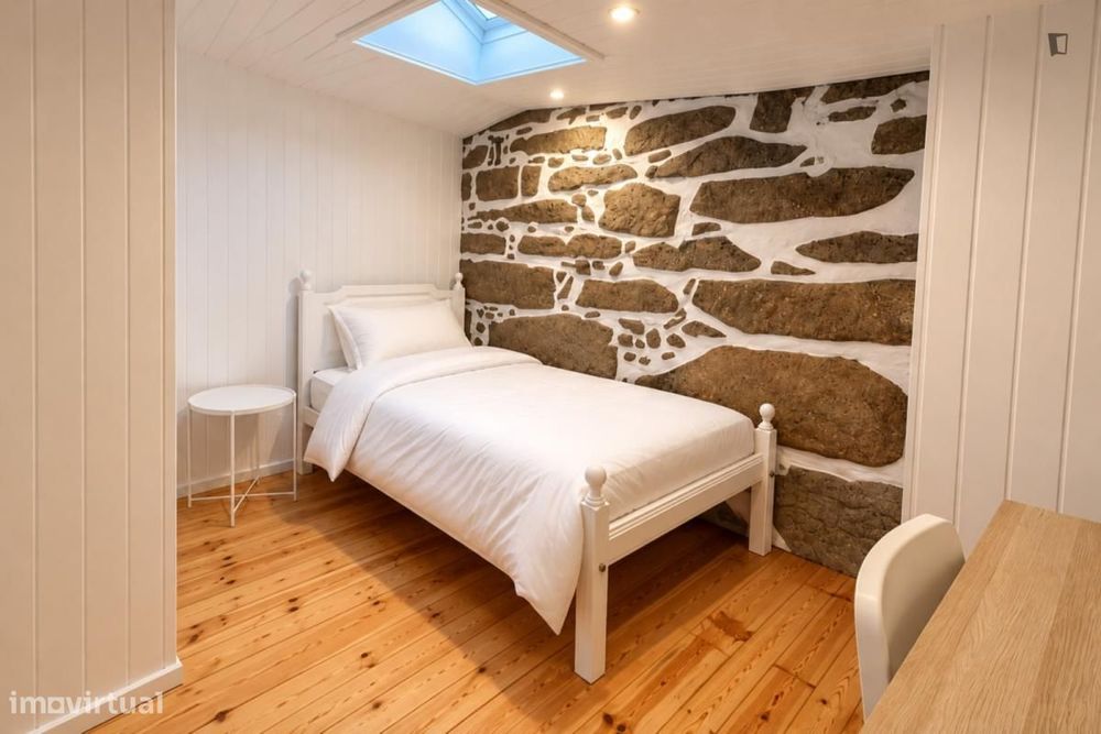 Quarto - localizado em Mafamude Porto