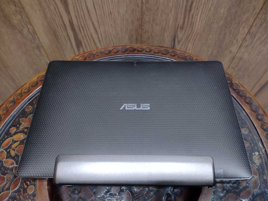 Tablet Asus Transformer TF101 z oryginalną ładowarką