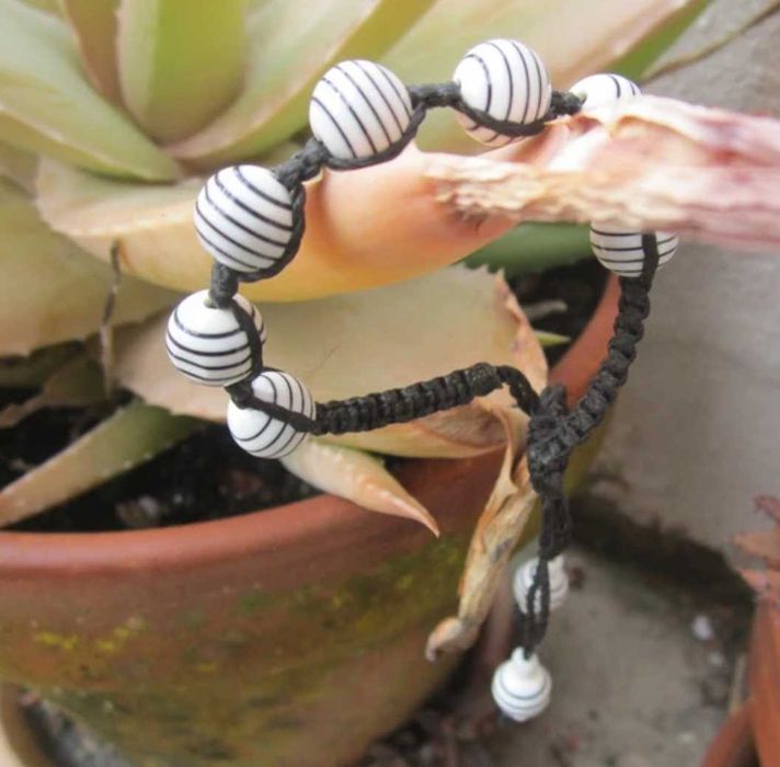 Pulseira preto e branco ajustável 16-27 cm Artesanato Índios Pataxós