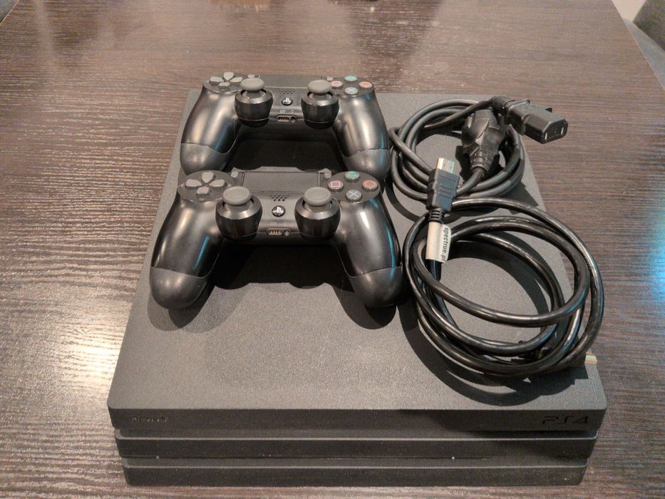 PlayStation PS4 Pro, dwa pady, gry