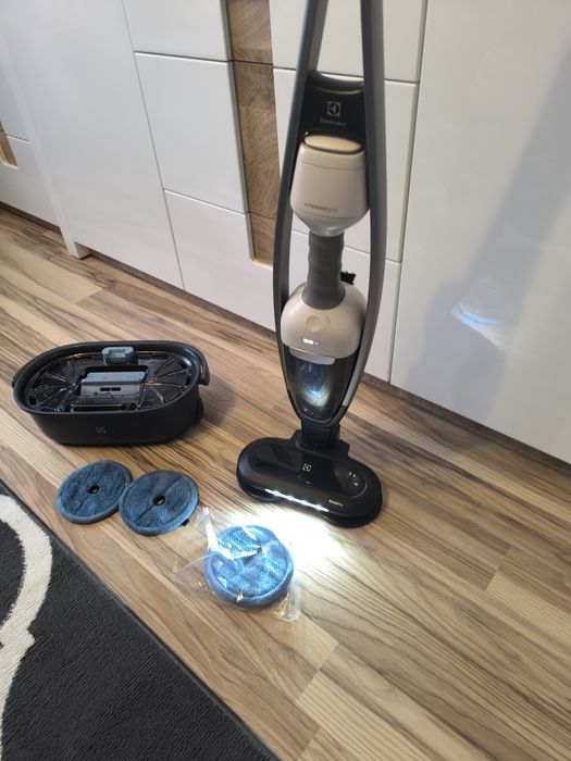 Odkurzacz pionowy Electrolux Pure Q9 stacja mopująca do odkurzacza
