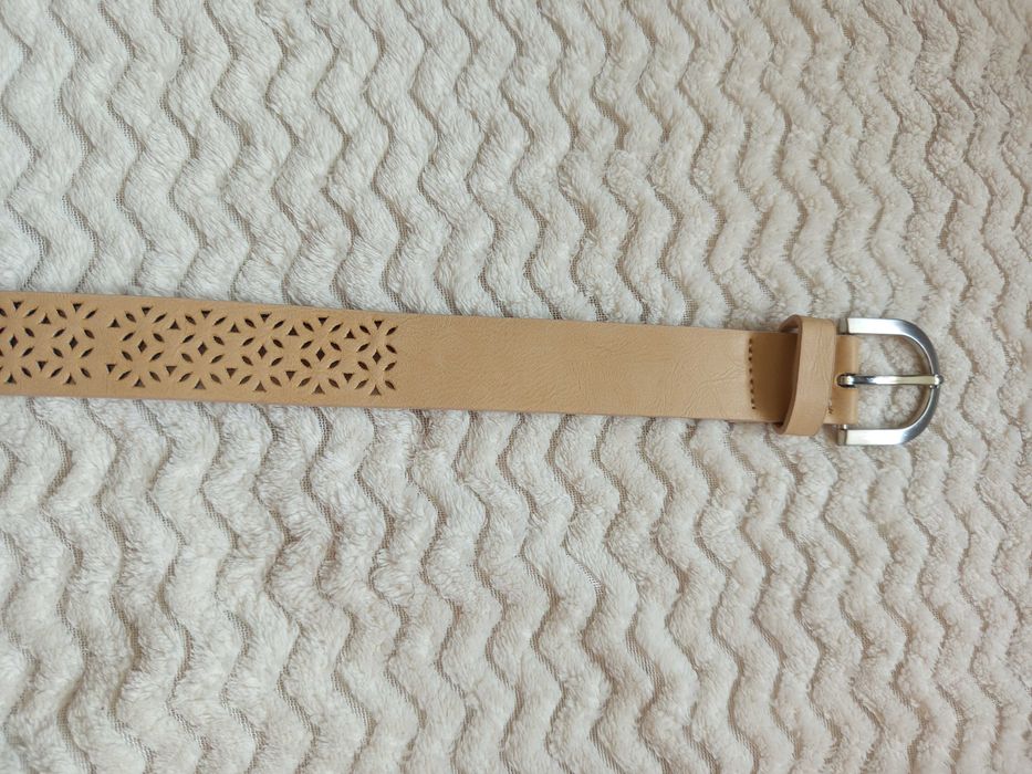 Ażurowy pasek z klamrą