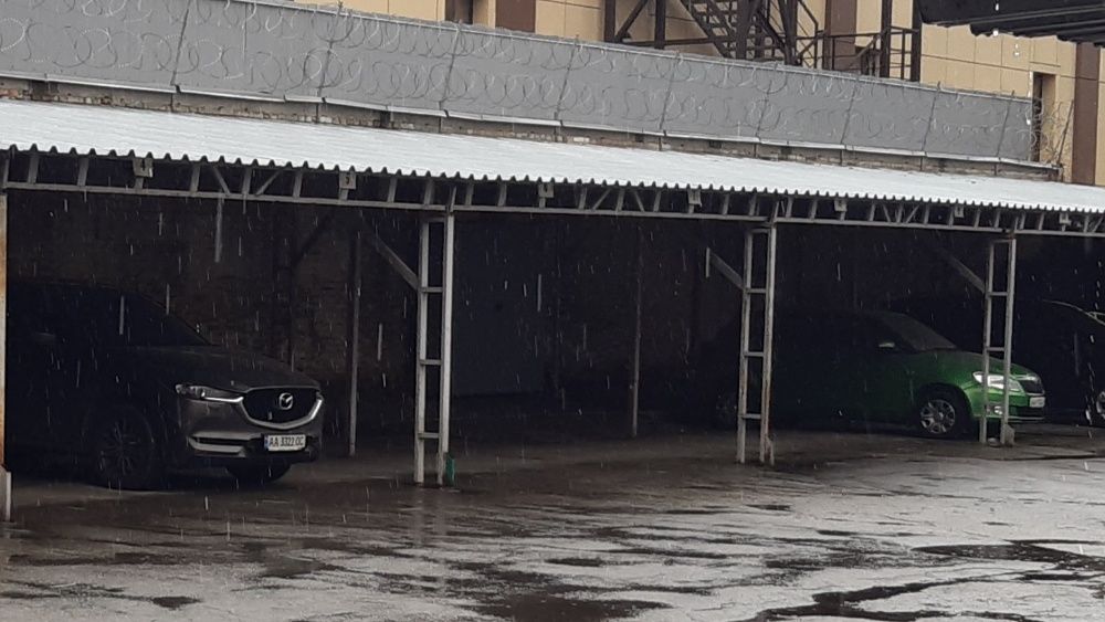 Продаю место на крытой парковке ул. М. Котельникова 11