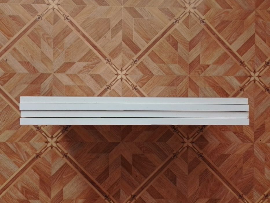 Полки ДСП белого цвета. 28 х 58 х 1,7 см. 4 штуки. Цена за одну полку.