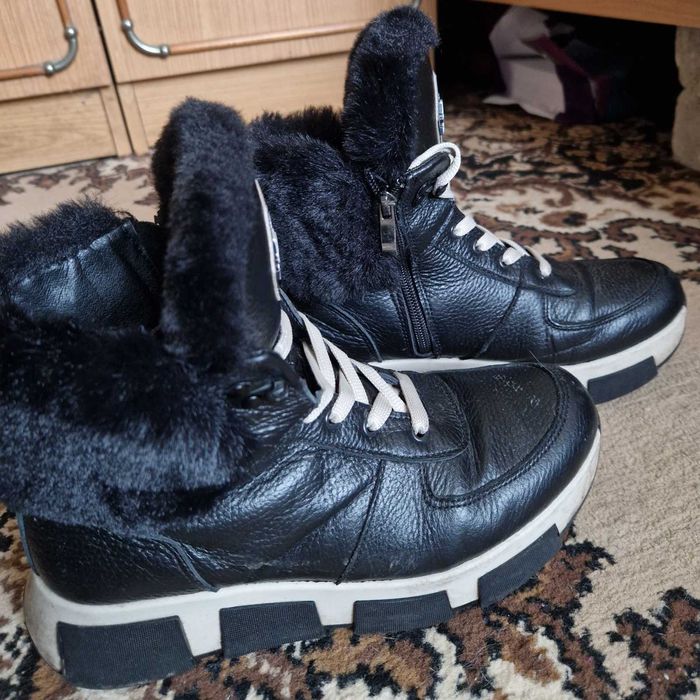 Продам жіночі зимові ботинки (шкіряні)