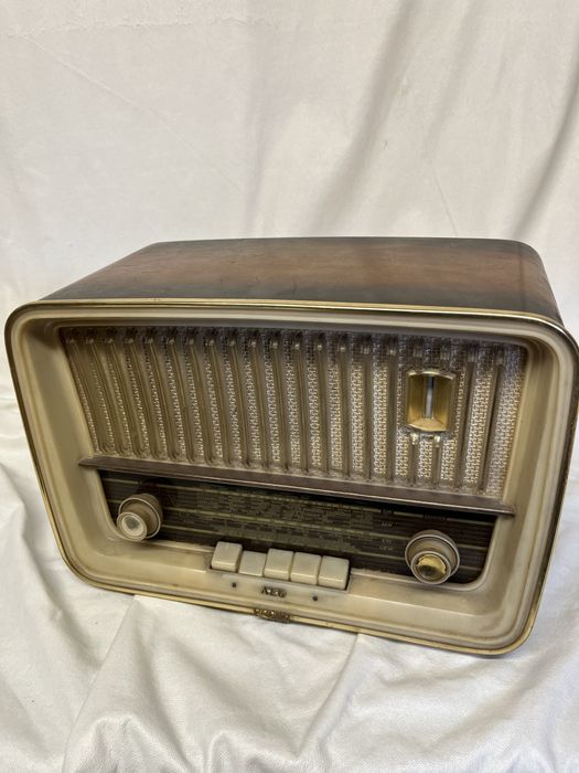 Stare radio drewniane Firmy AEG stylowe Starocia