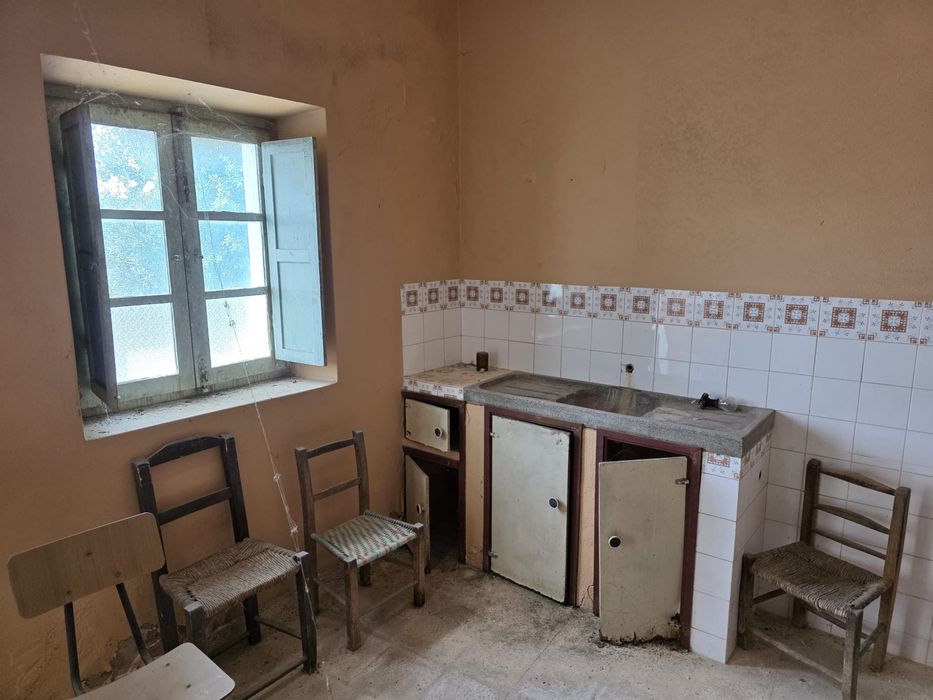 Vendo casa em ruina na soalheira, concelho de Loulé. Precisa de reconstrucao completa, tendo potencial para uma V2/V3