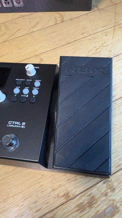 NUX MG-400 – multiefekt gitarowy jak nowy + oryginalne pudełko