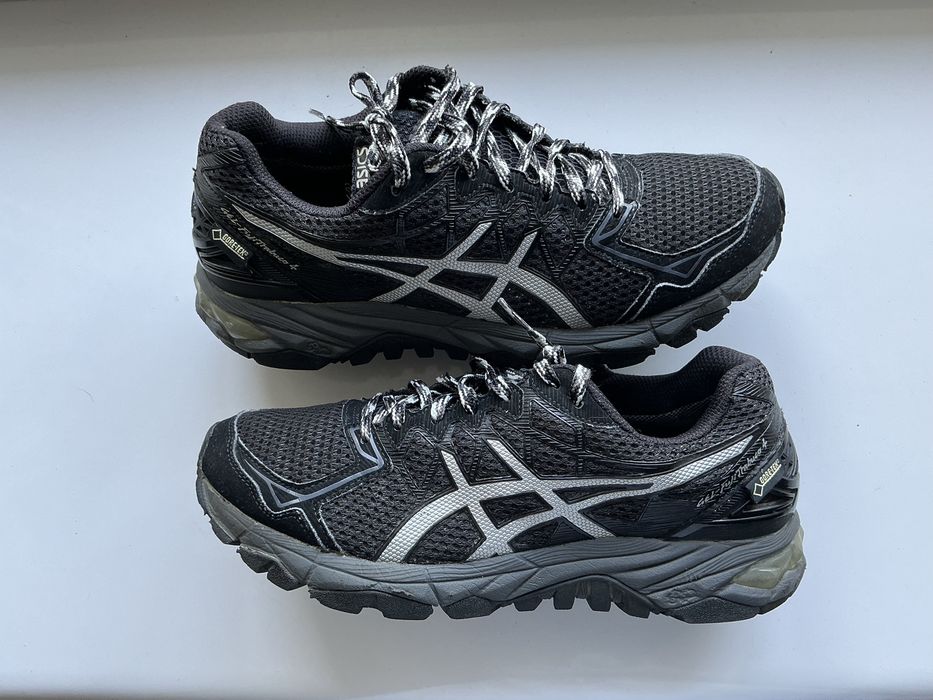 Кроссовки ASICS Gore-Tex 39 р.