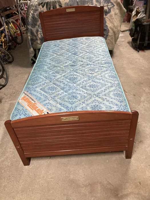 Cama de solteiro em bom estado