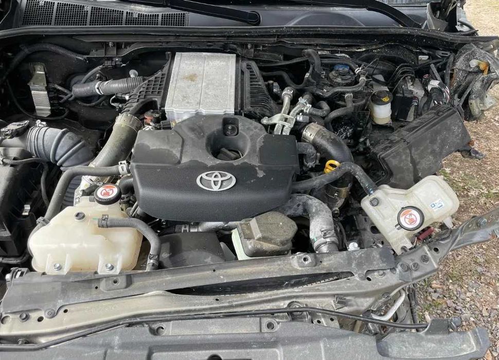 Разборка Toyota Hilux скло