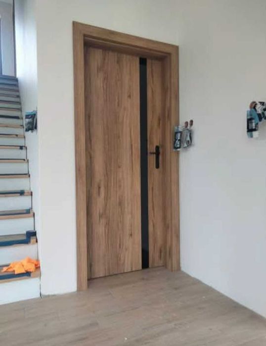 Drzwi z kamuflażem starych futryn