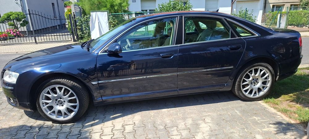 Audi A8 Audi A8 sprowadzone ze Szwajcarii , zadbane gotowe do jazdy.